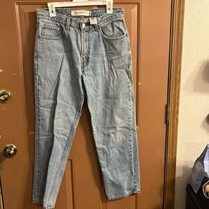 Barely worn Levi relaxed fit jeans